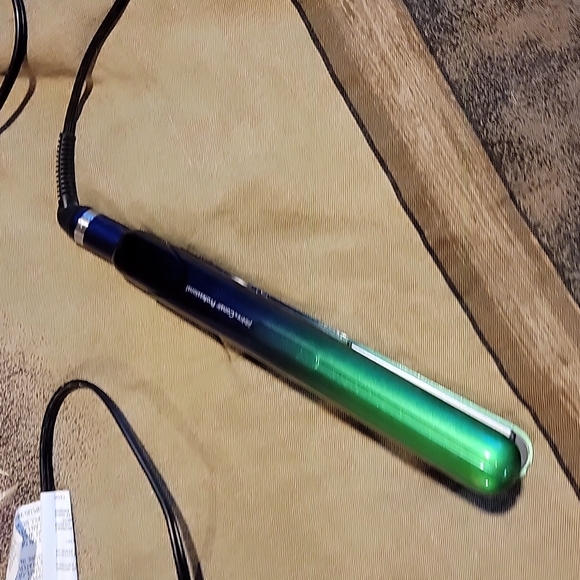 jilbere Other - New Jilbere flat iron, ceramic